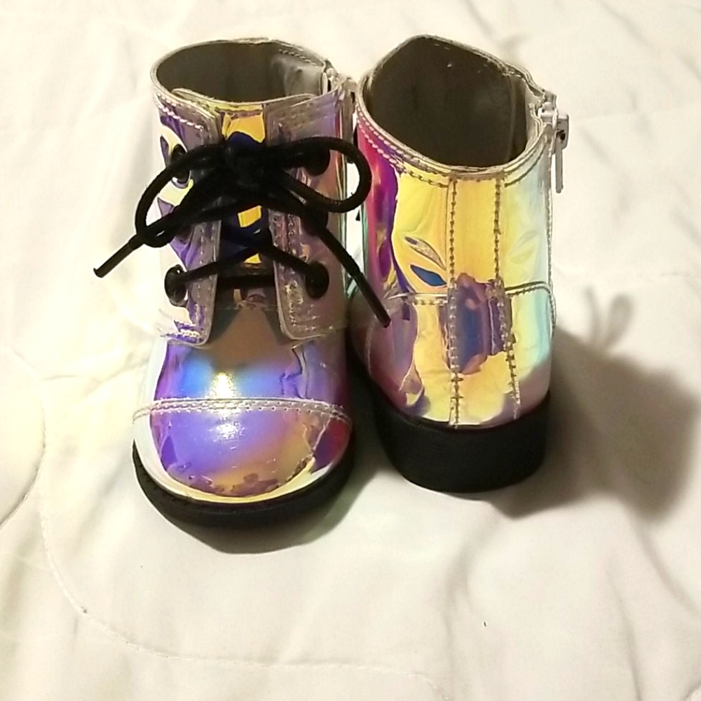 Kid Shoes - Picture 2 of 3